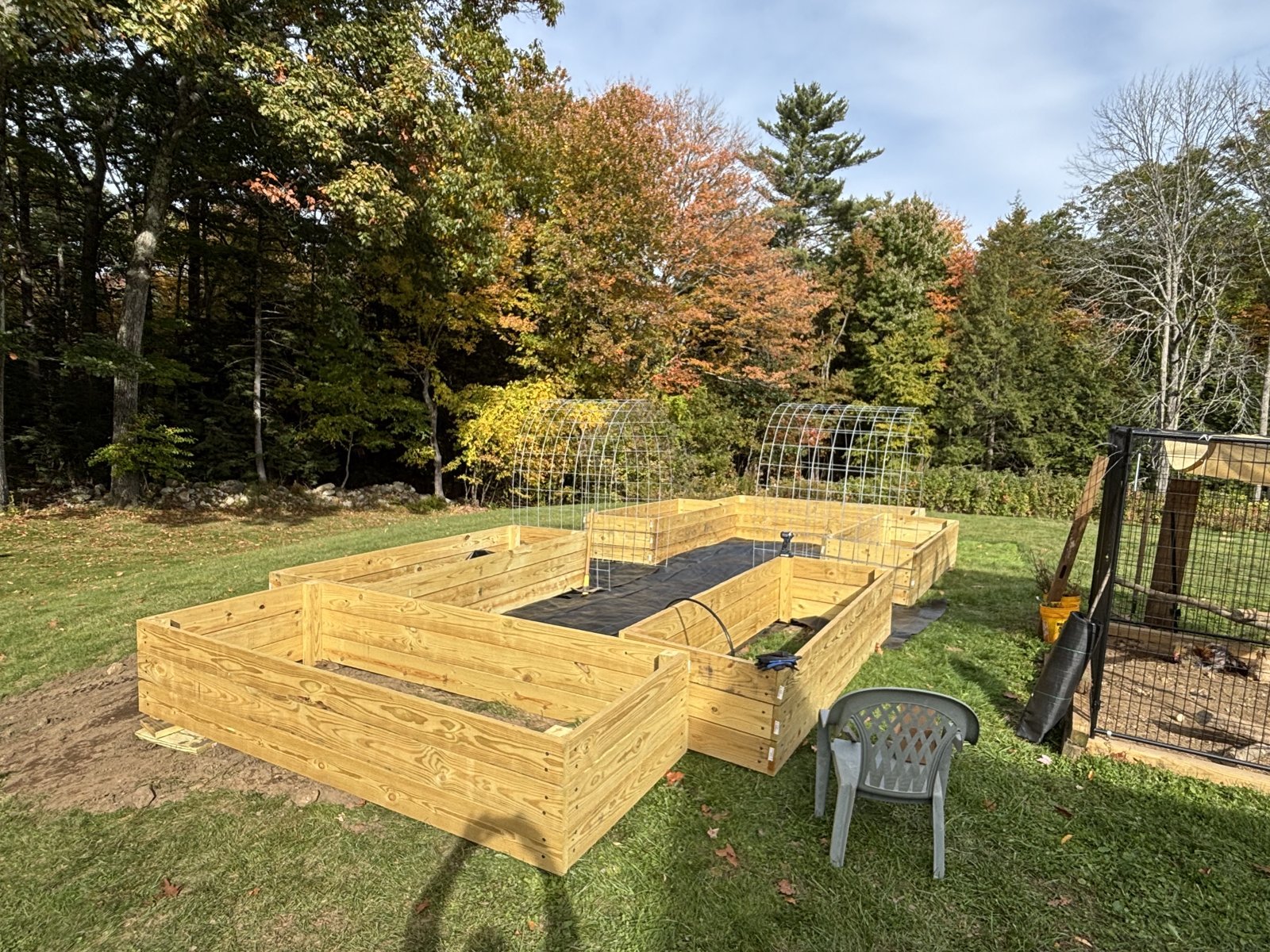 Raised beds arranged as two facing C shapes
